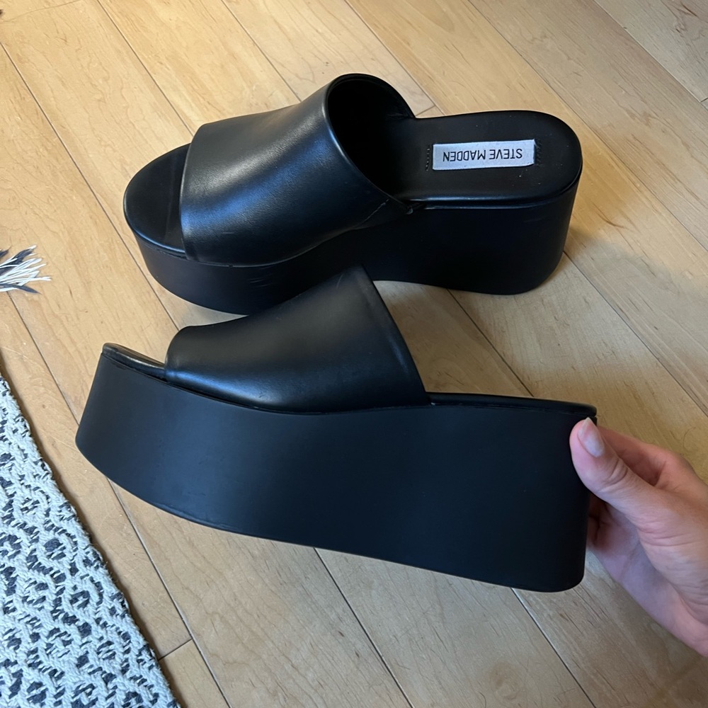 *SOLD* Steve Madden platform sandals - Picture 4 of 5
